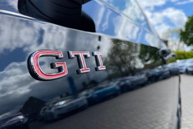 VOLKSWAGEN Golf Photo 25