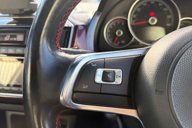 VOLKSWAGEN UP Photo 16