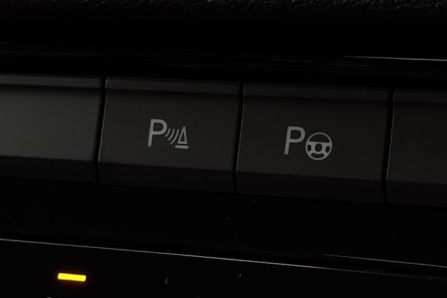 VOLKSWAGEN T-Roc Photo 26