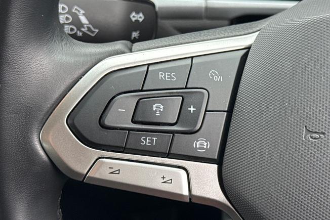 VOLKSWAGEN T-Roc Photo 16