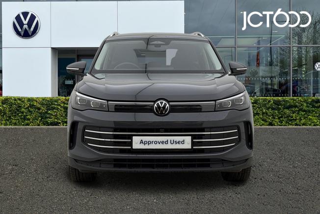 VOLKSWAGEN Tiguan Photo 8