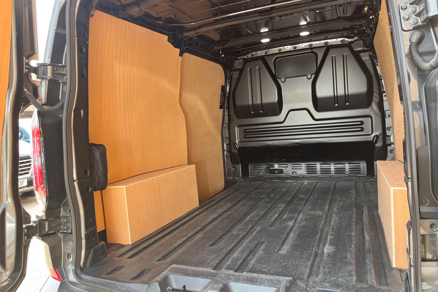 Ford E-TRANSIT CUSTOM Photo 8