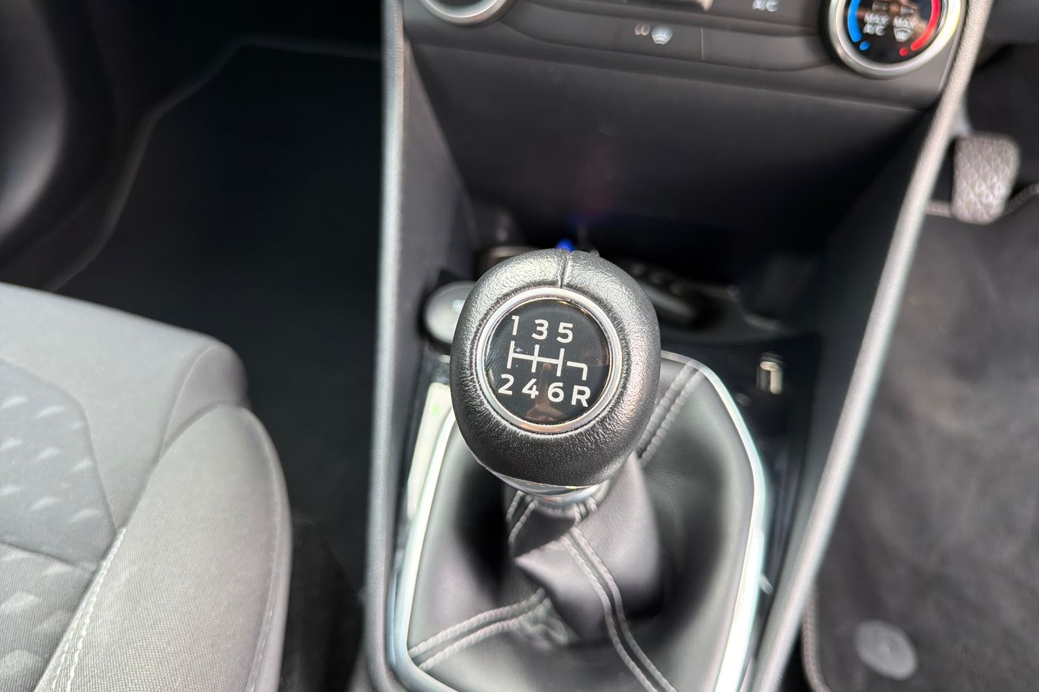 Ford FIESTA Photo 31