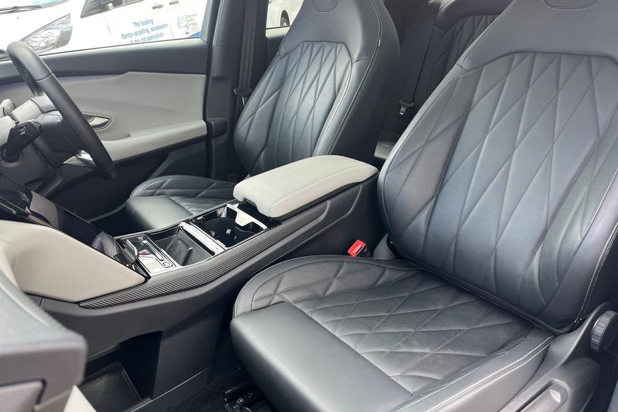 Ford Explorer Photo autoimg-79b3463fb1ca1d276d3b9bc592cb996eb2a73e60.jpg