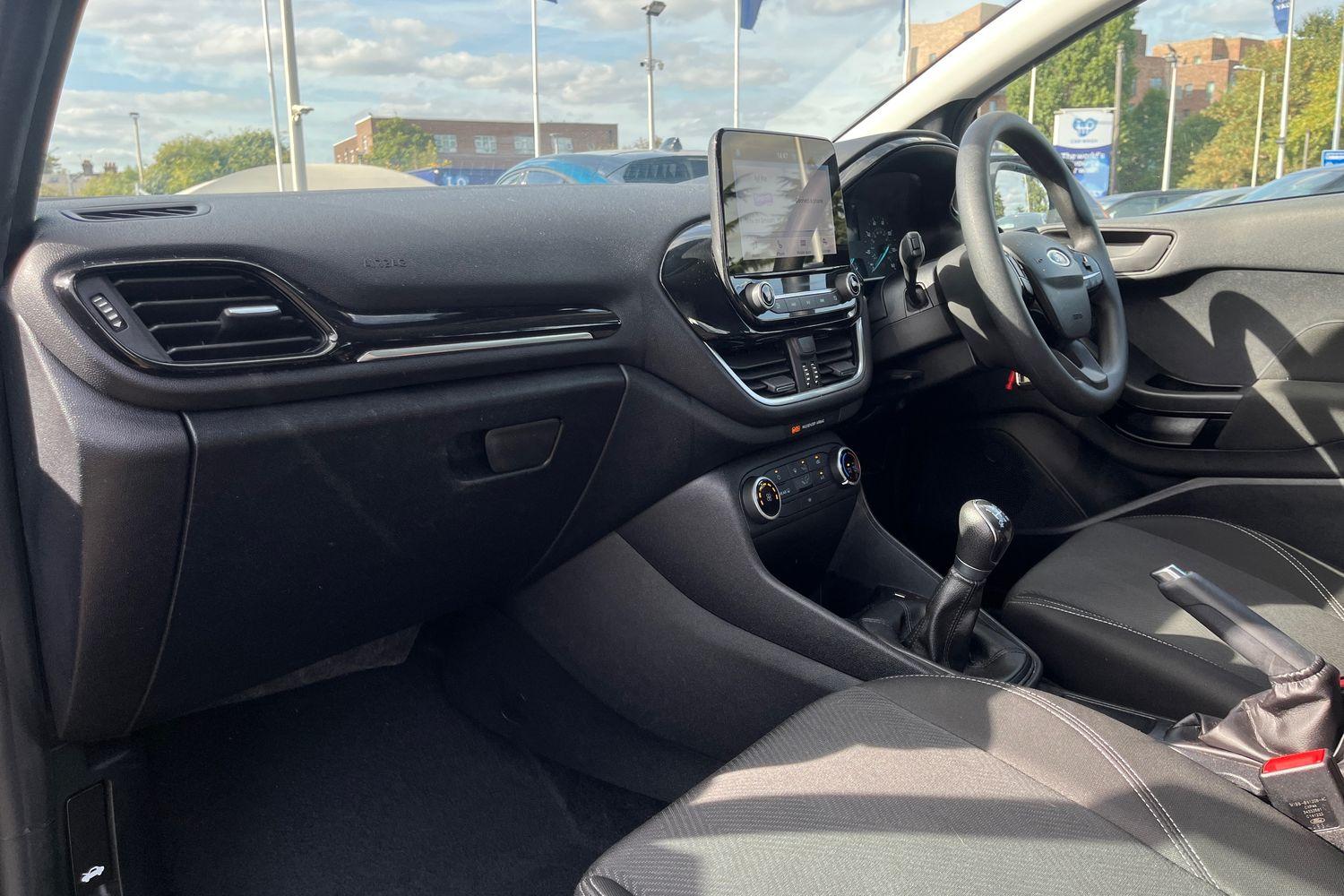 Ford FIESTA Photo 17