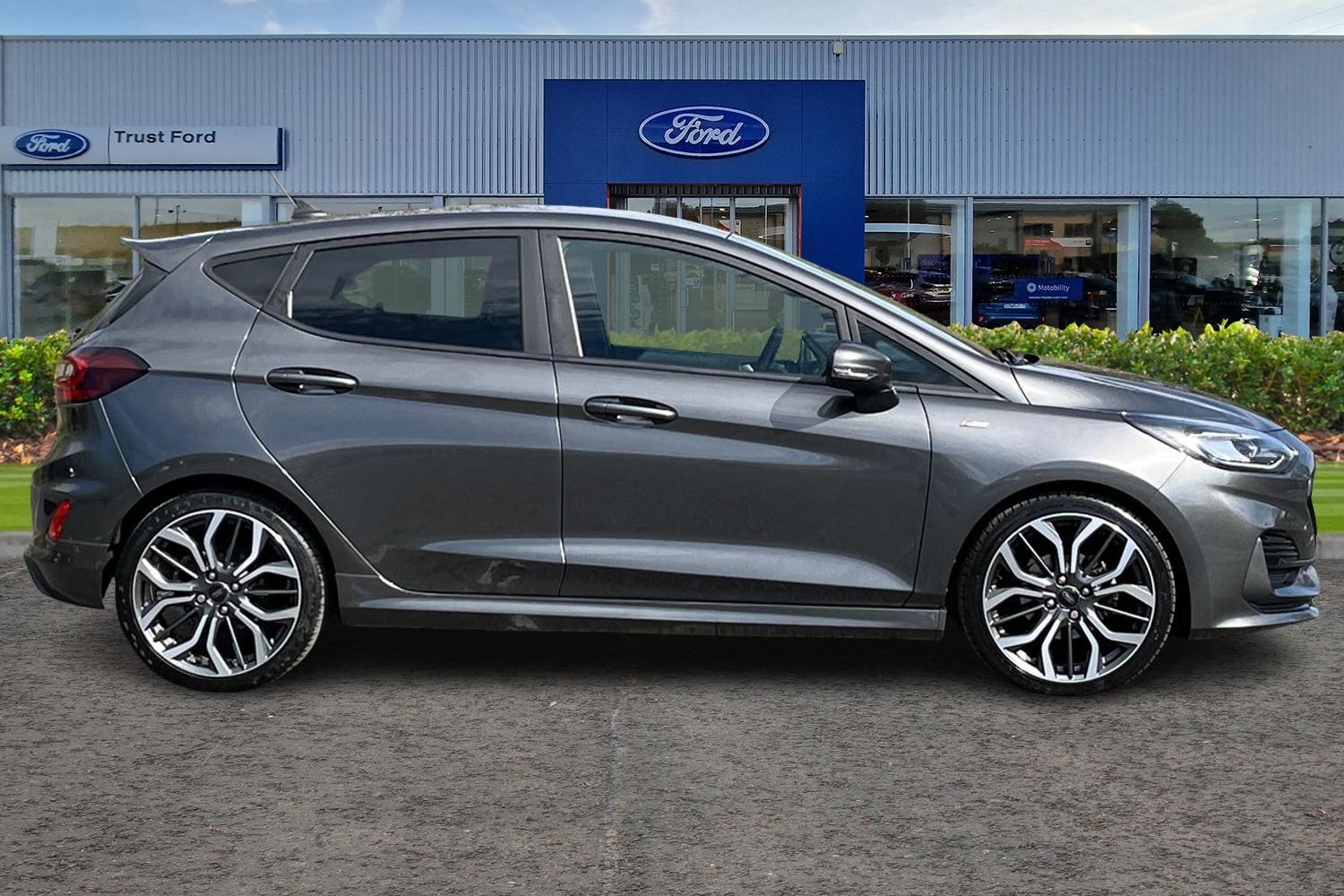 Ford FIESTA Photo 2