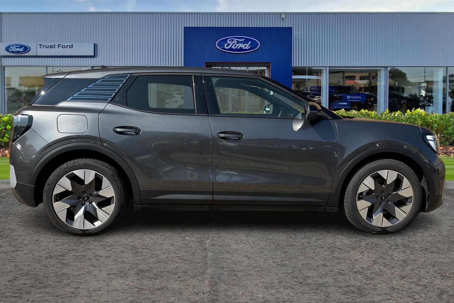 Ford Explorer Photo 2