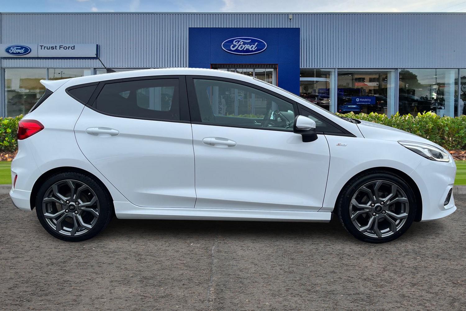 Ford FIESTA Photo 2
