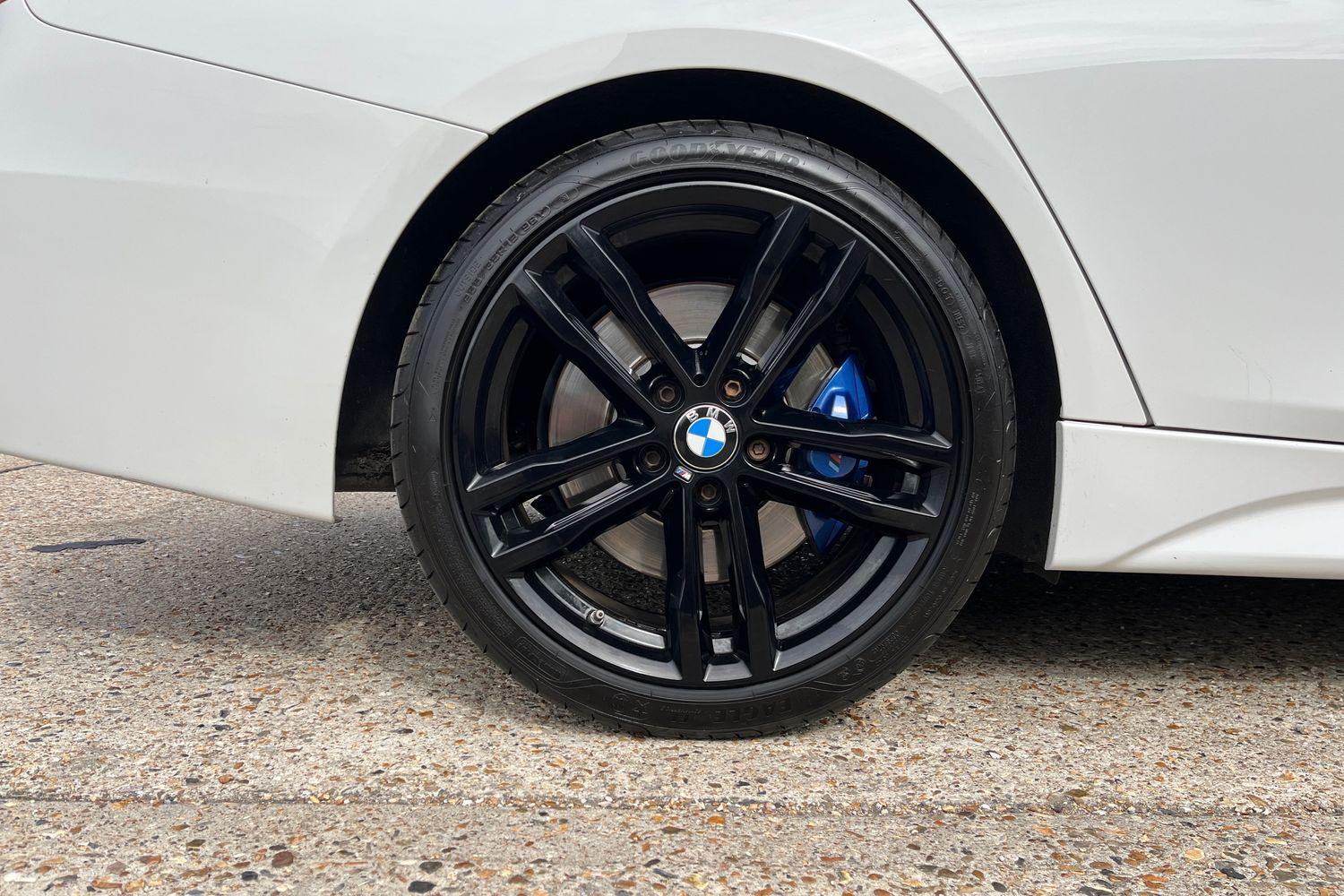 BMW 3 Series Photo 7
