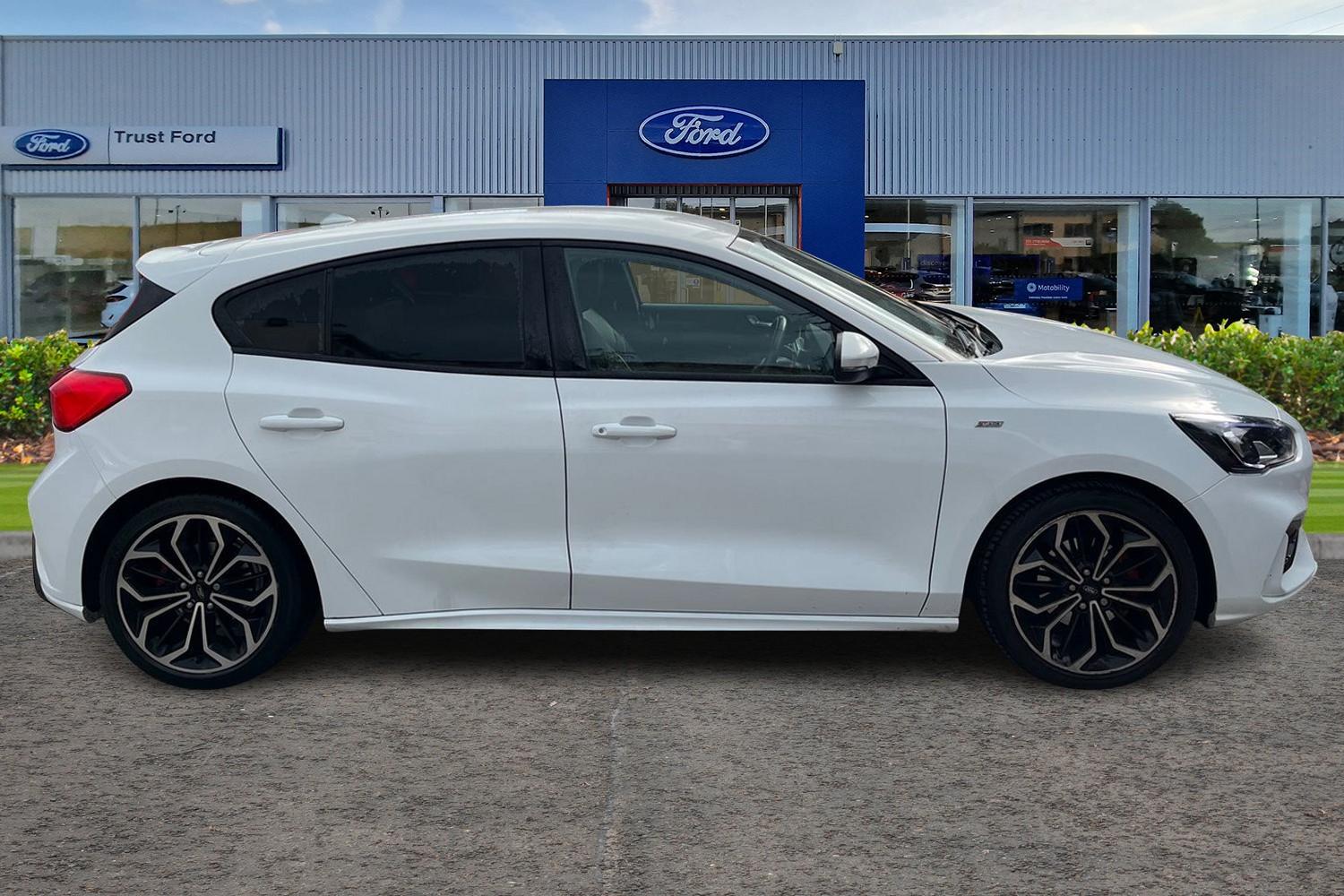 Ford FOCUS Photo 2