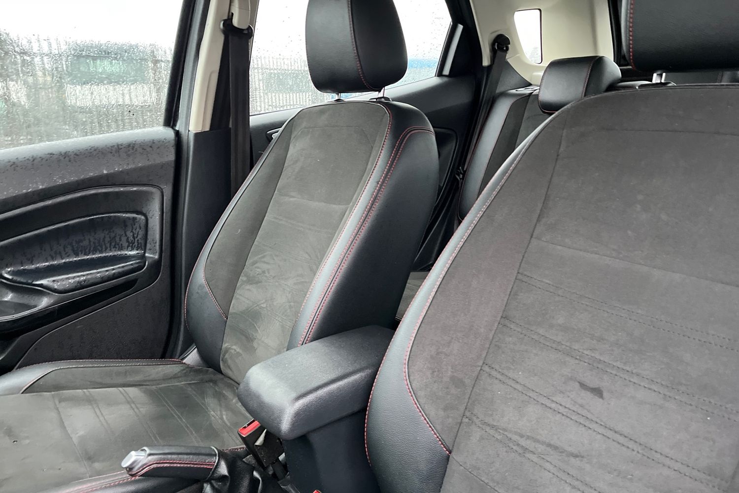 Ford ECOSPORT Photo 18