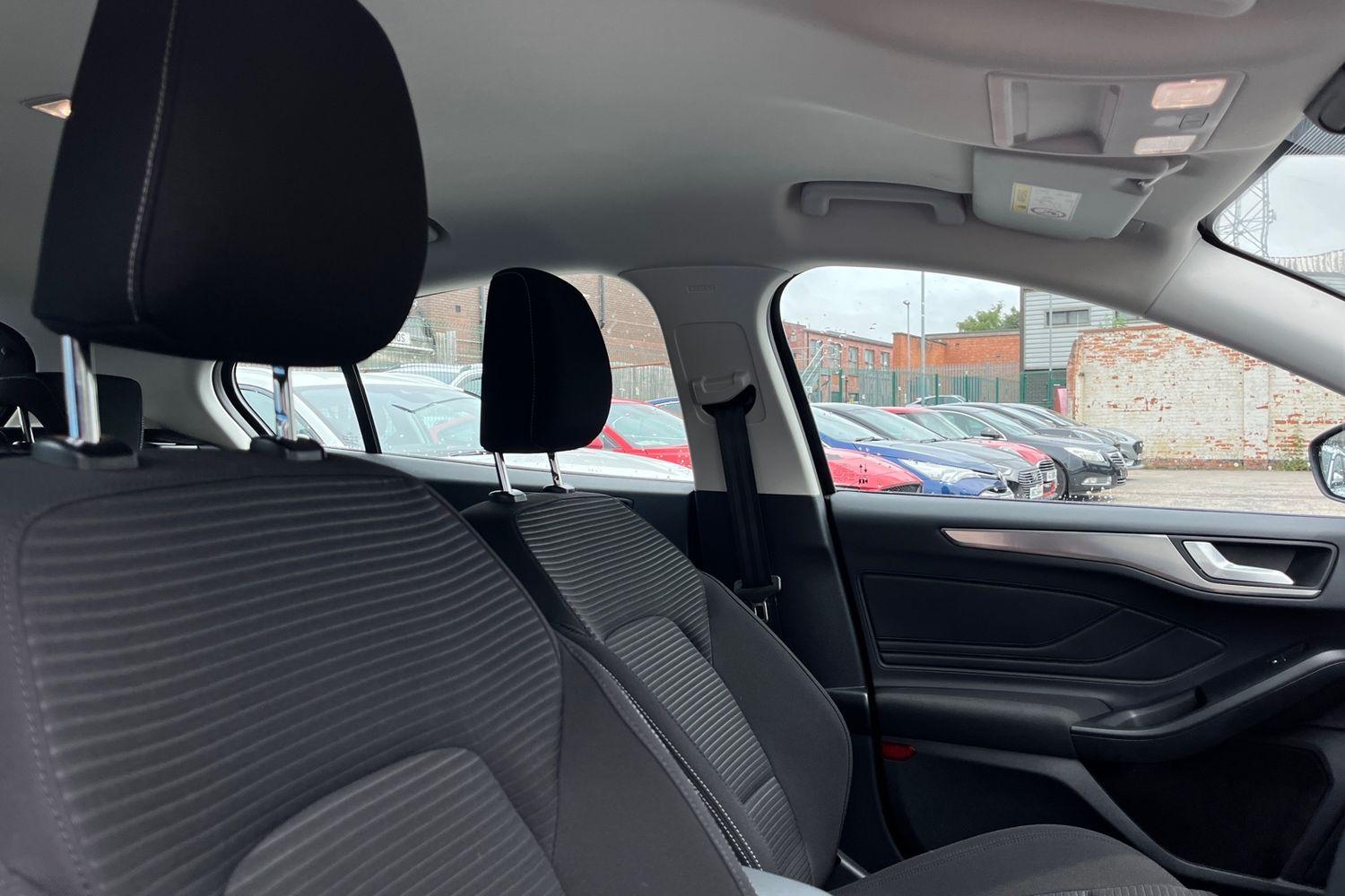 Ford FOCUS Photo 16