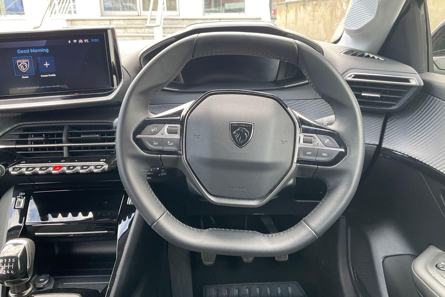Peugeot 208 Photo 11