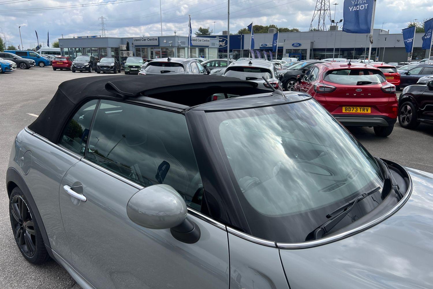 MINI CONVERTIBLE Photo 28