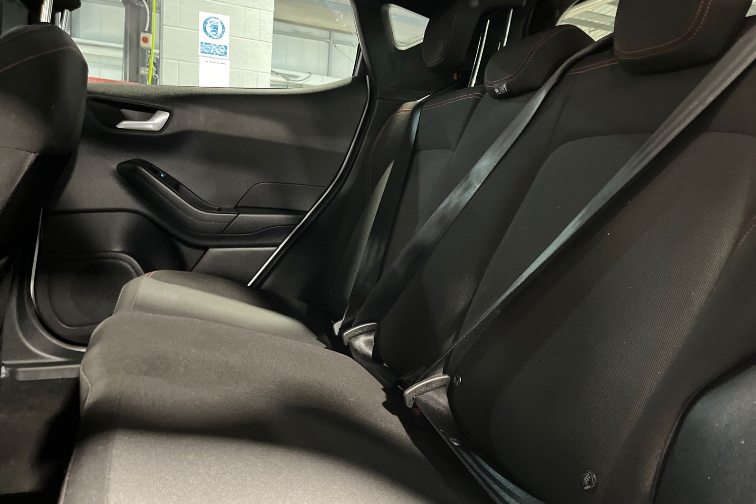 Ford FIESTA Photo 19