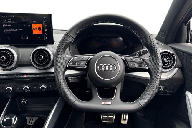 Audi Q2 Photo 11