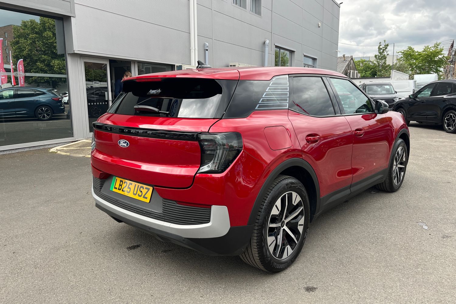 Ford EXPLORER Photo 36