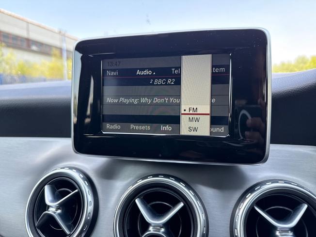 MERCEDES-BENZ GLA Photo 13