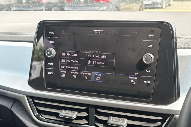 VOLKSWAGEN T-Roc Photo 32