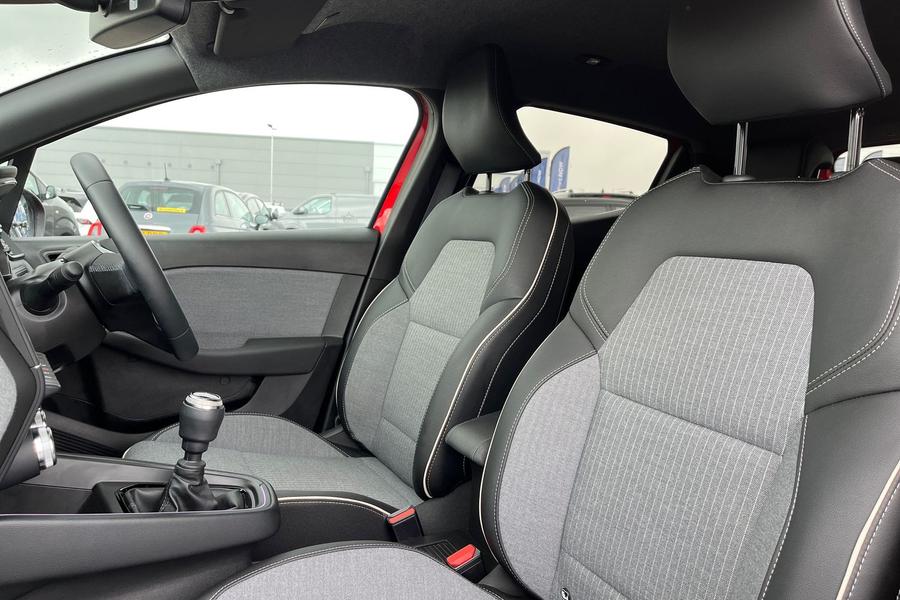 Renault Clio Photo autoimg-79fa3e3605cbaa8a8cb94cb231c94a9a91c0bab3.jpg
