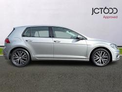 VOLKSWAGEN Golf Photo 4