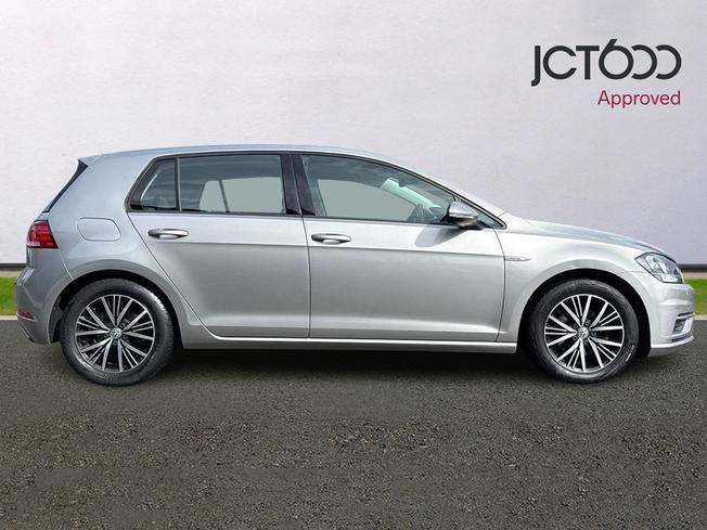VOLKSWAGEN Golf Photo 4