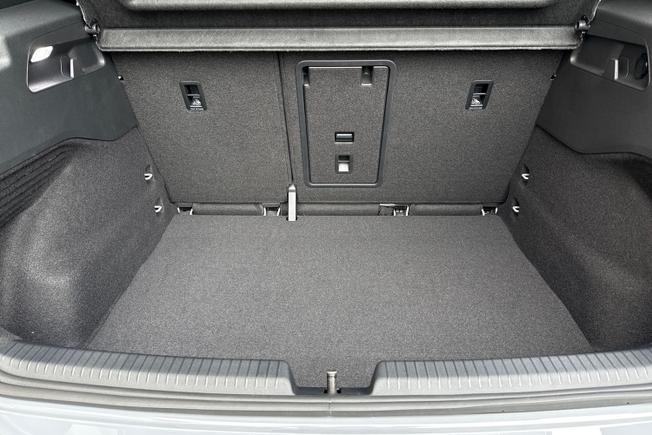VOLKSWAGEN ID.3 Photo 12