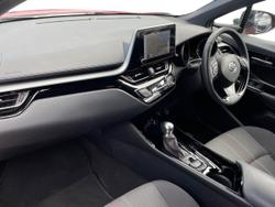 TOYOTA C-Hr Photo 2