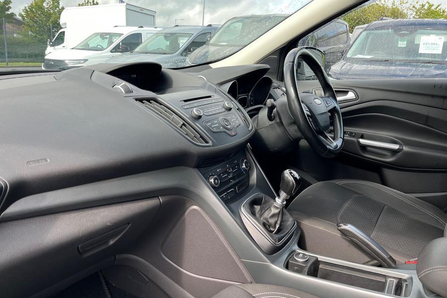 Ford Kuga Photo autoimg-7a02cc4900521f2e58a82ed7b8db0656761a4578.jpg