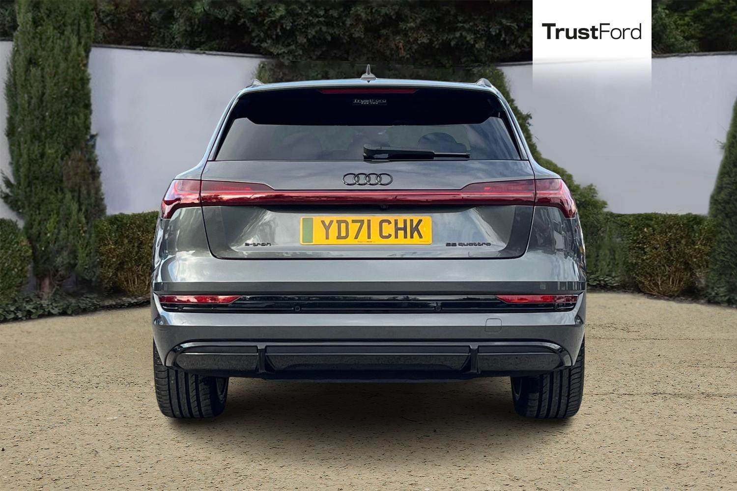 Audi e-tron Photo 6
