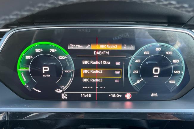 AUDI Q8 E-Tron Photo 15