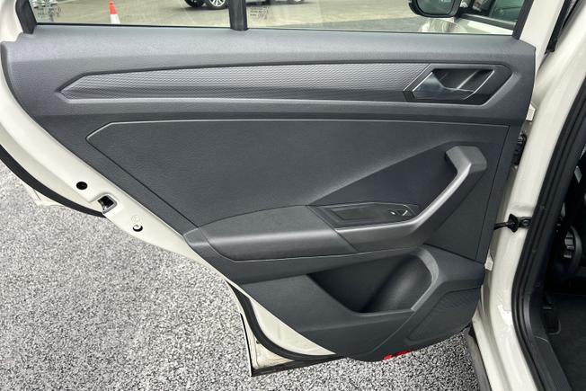 VOLKSWAGEN T-Roc Photo 40