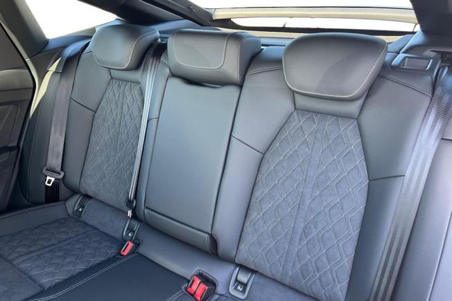 Audi Q4 e-tron Photo 9