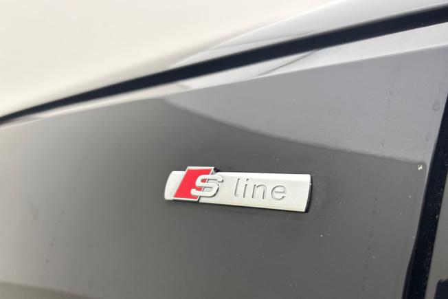 AUDI A4 Avant Photo 21