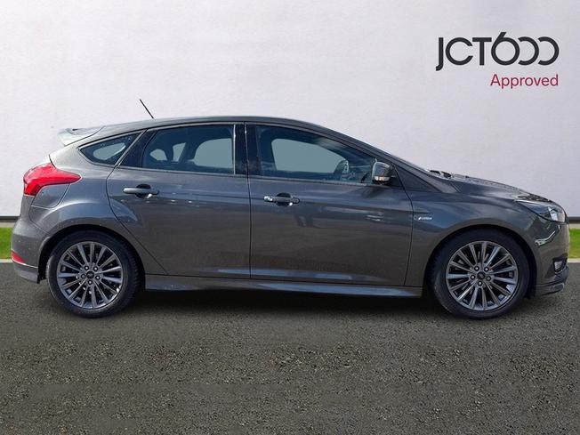 FORD Focus Photo 4