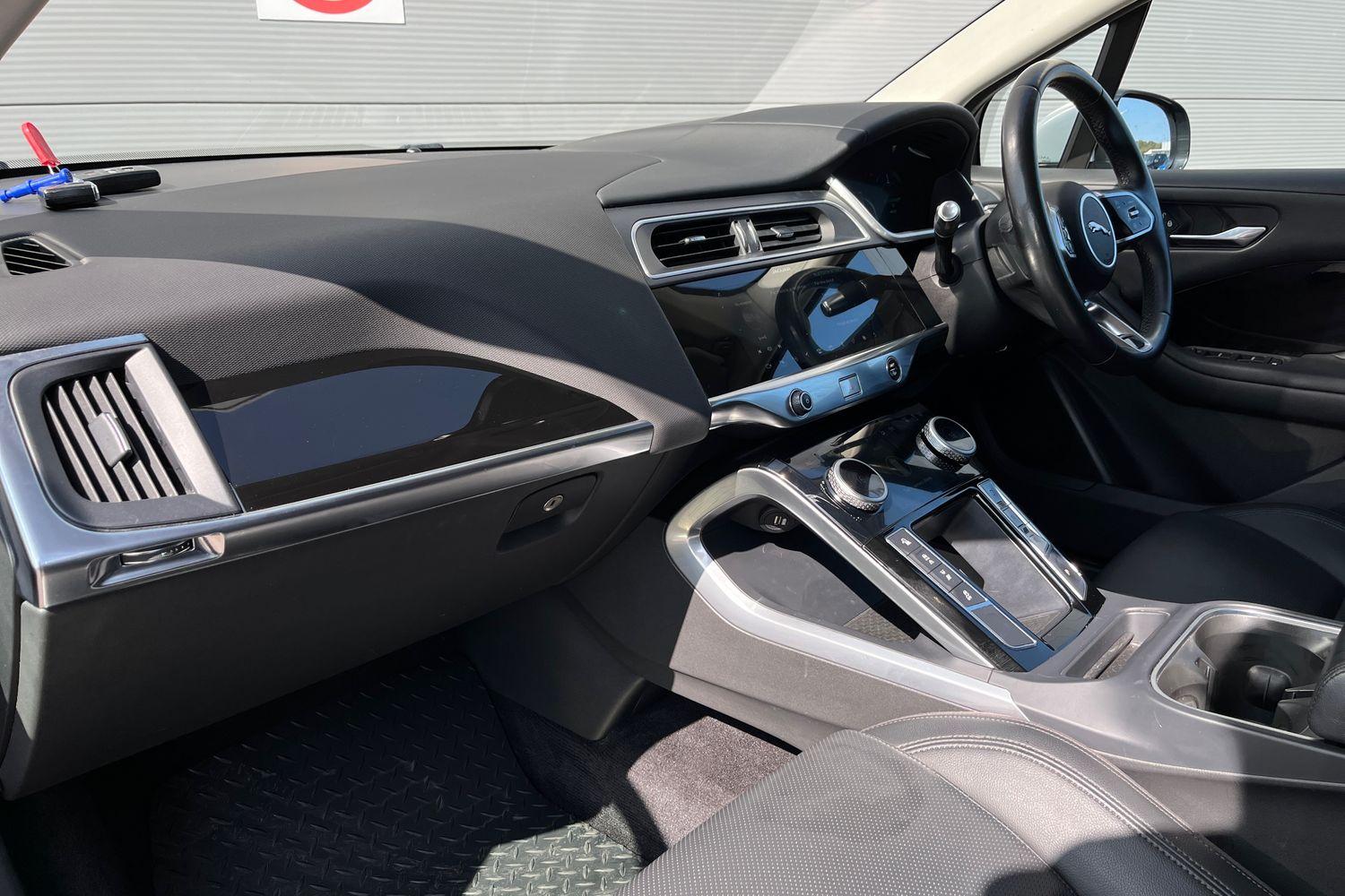 Jaguar I-PACE Photo 17