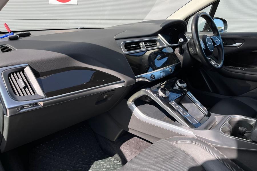 Jaguar I-PACE Photo autoimg-7a13b55f2b7bd1c86fe9151bdaabbf4d47135040.jpg