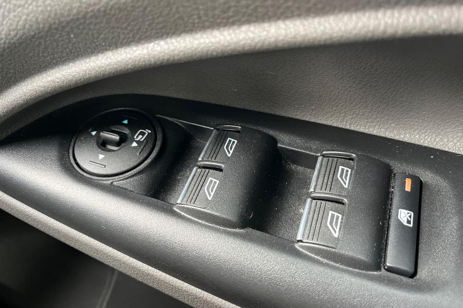 Ford Tourneo Connect Photo autoimg-7a175c878fc4e73d4618d7fdbb38277cb6dc9d0a.jpg