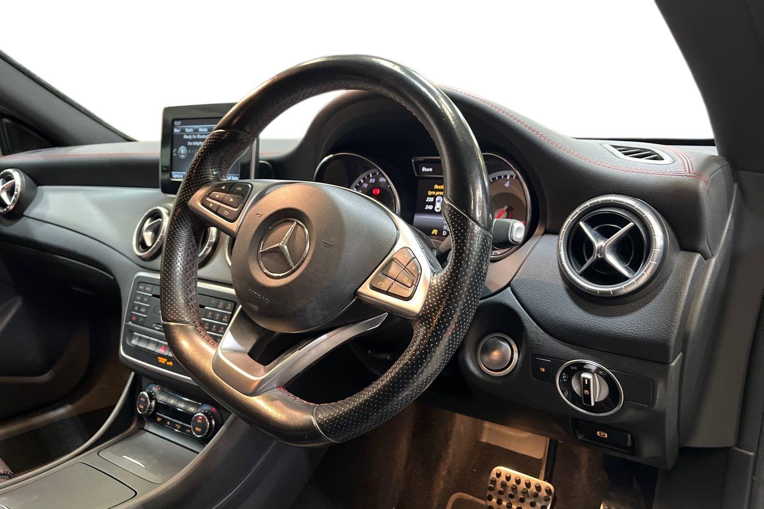 Mercedes-Benz CLA Photo 8