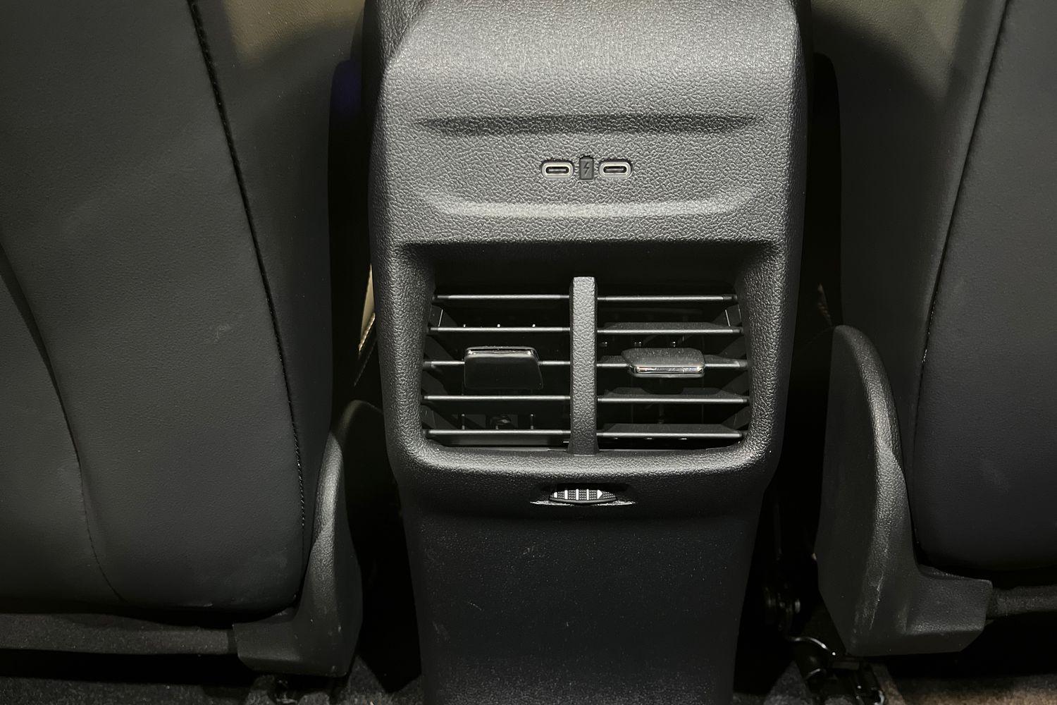 Ford Explorer Photo 26