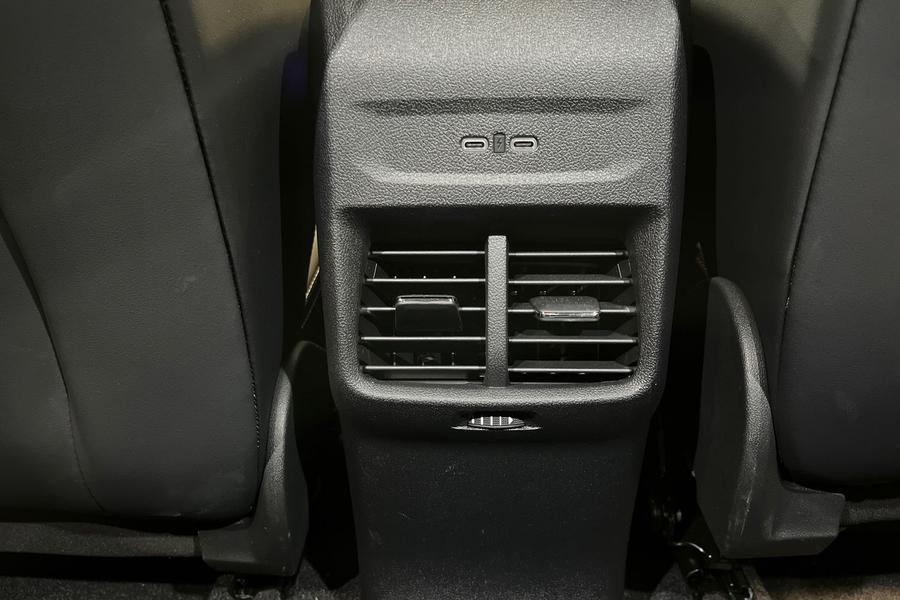 Ford Explorer Photo autoimg-7a1ebec28b7b45c774383d5328fa0ee0353a7de9.jpg