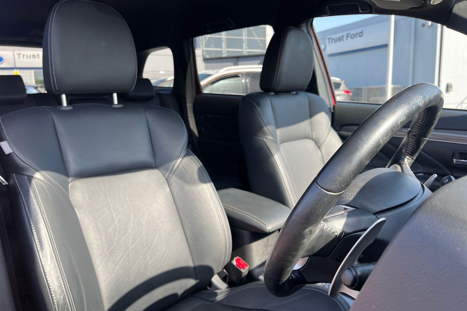 Mitsubishi OUTLANDER Photo 16