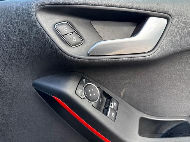 FORD Fiesta Photo 27