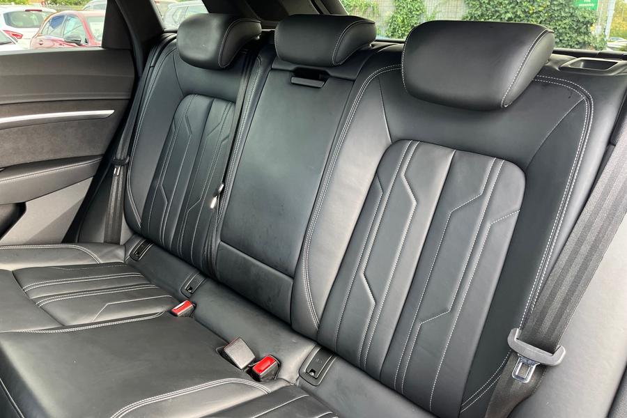 Audi e-tron Photo autoimg-7a20e11e058cd0ab6c654b61cd057cb8fb1a30e8.jpg