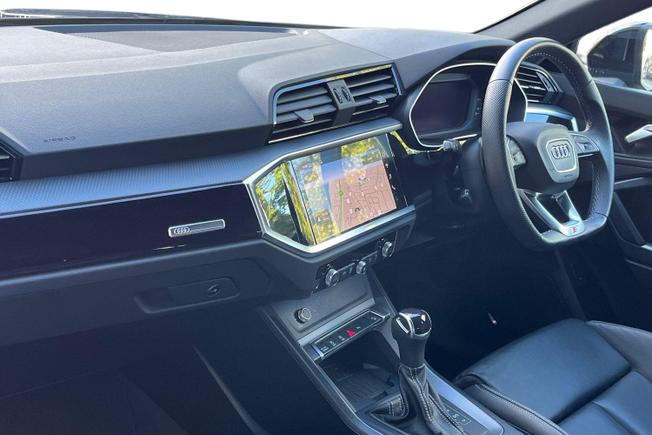 Audi Q3 Photo 2