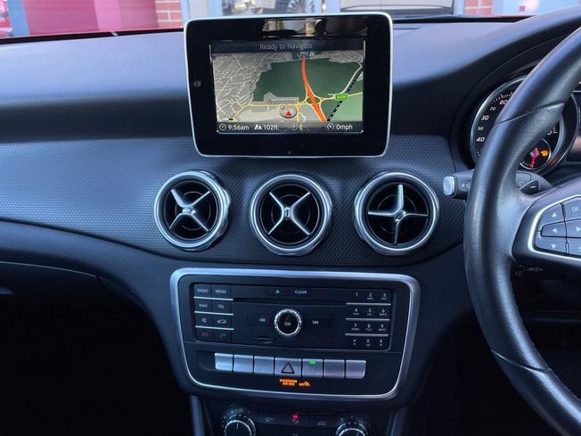 MERCEDES-BENZ GLA Photo 14