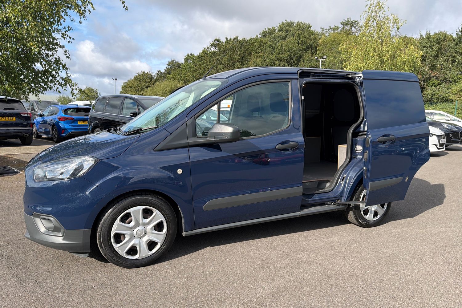 Ford TRANSIT COURIER Photo 40