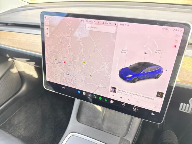 TESLA Model 3 Photo 32