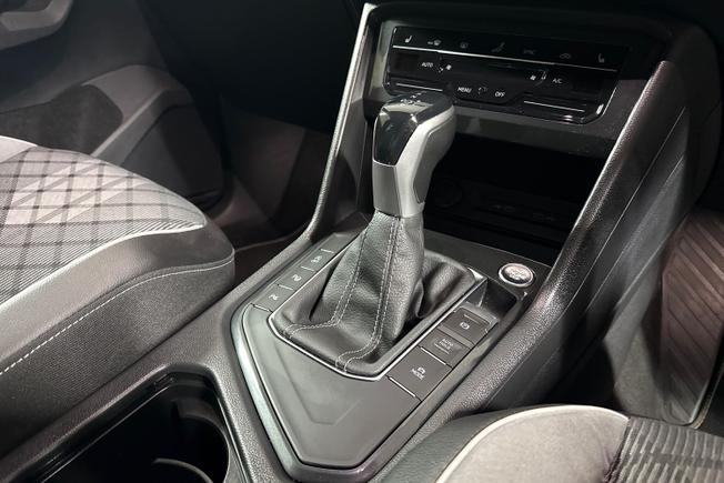 VOLKSWAGEN Tiguan Photo 24