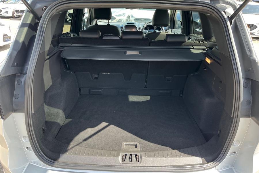 Ford Kuga Photo autoimg-7a3181bb2a3ff44d9a7a1e3b743072f139e2383a.jpg